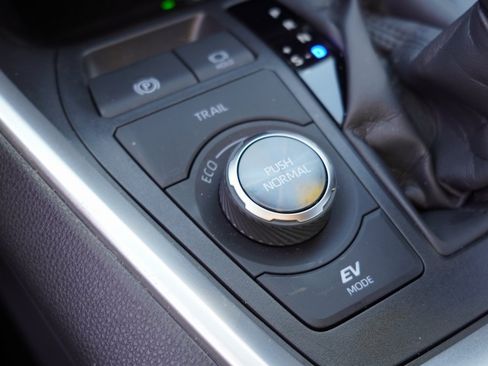 Used 2025 Toyota RAV4 XSE w/ Advanced Technology Package image 32