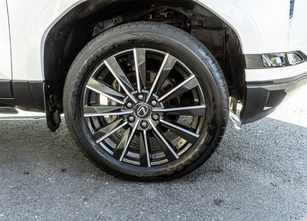 Used 2024 Lexus GX 550 AWD/4WD image 4