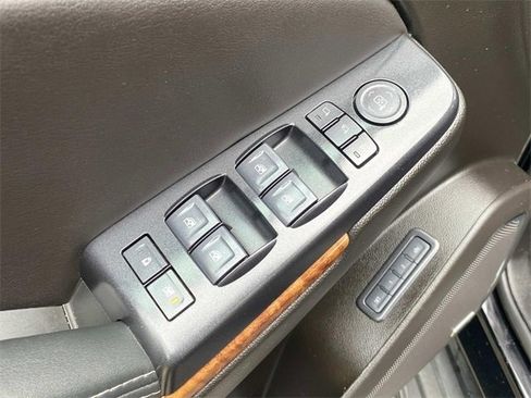 Used 2019 Chevrolet Suburban Premier image 14
