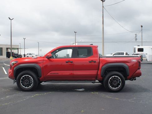 Used 2025 Toyota Tacoma TRD Off-Road w/ TRD Off Road Upgrade Package AWD/4WD image 13