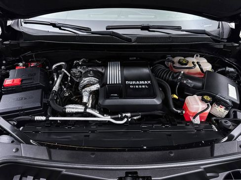 Used 2021 Chevrolet Suburban LS image 8