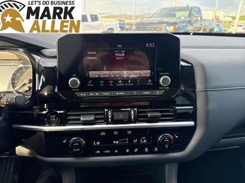 Used 2025 Nissan Pathfinder SV FWD image 9