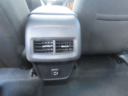 Used 2022 Chevrolet Equinox LT FWD image 22