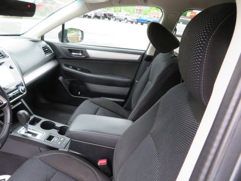 Used 2018 Subaru Outback 2.5i Premium image 12