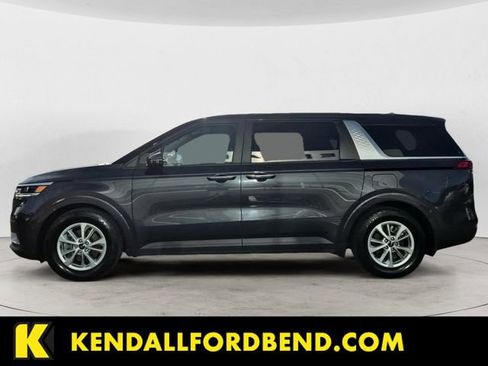 Used 2022 Kia Carnival LX FWD image 2