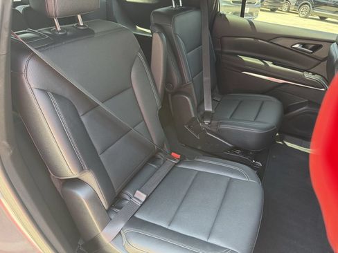 Used 2025 Chevrolet Traverse LT FWD image 28