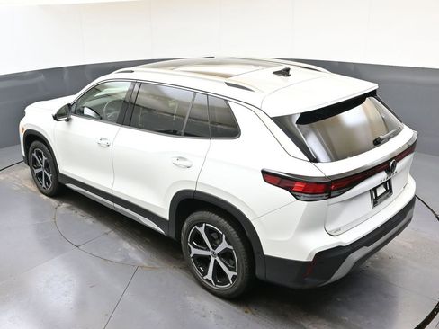 Used 2025 Volkswagen Tiguan SE w/ Panoramic Sunroof Package image 46