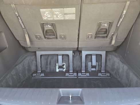 Used 2025 Kia Carnival FWD image 28
