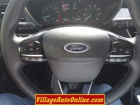 Used 2022 Ford Escape SEL image 19
