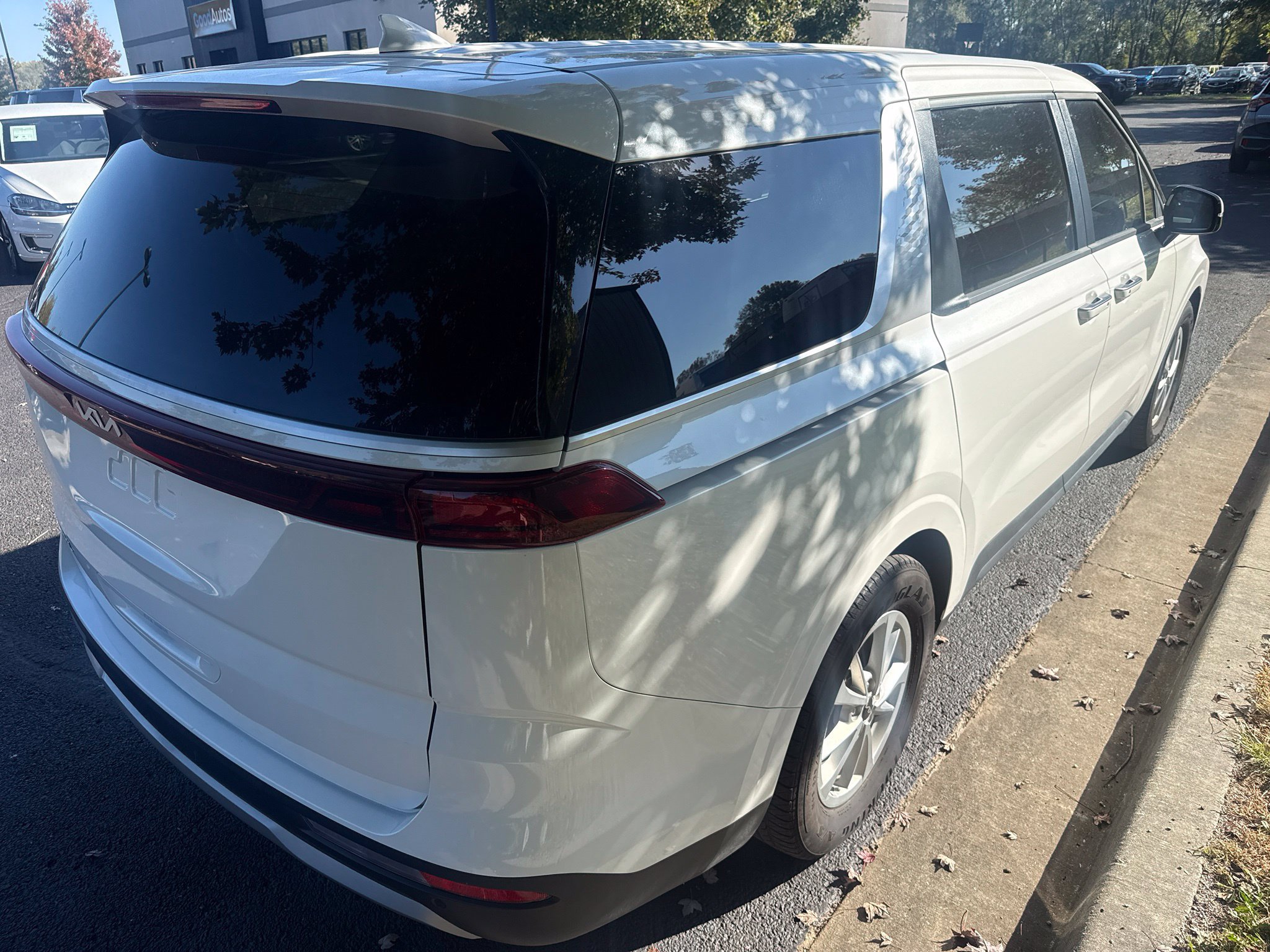 Used 2024 Kia Carnival LX FWD image 5