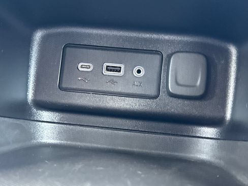 Used 2019 Chevrolet Equinox LT w/ LPO, Blackout Package FWD image 23