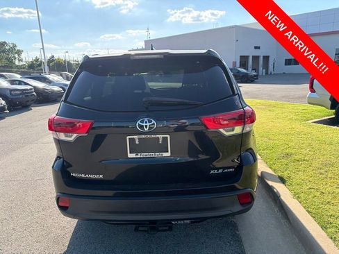 Used 2018 Toyota Highlander XLE AWD/4WD image 5