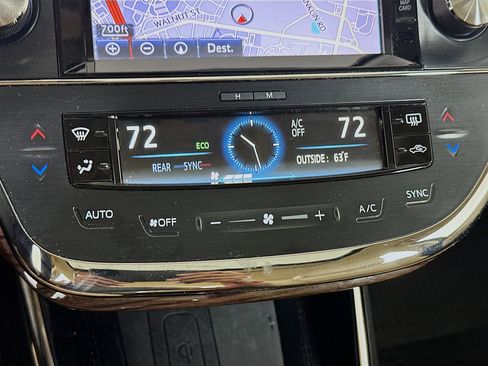 Used 2015 Toyota Avalon Limited image 24