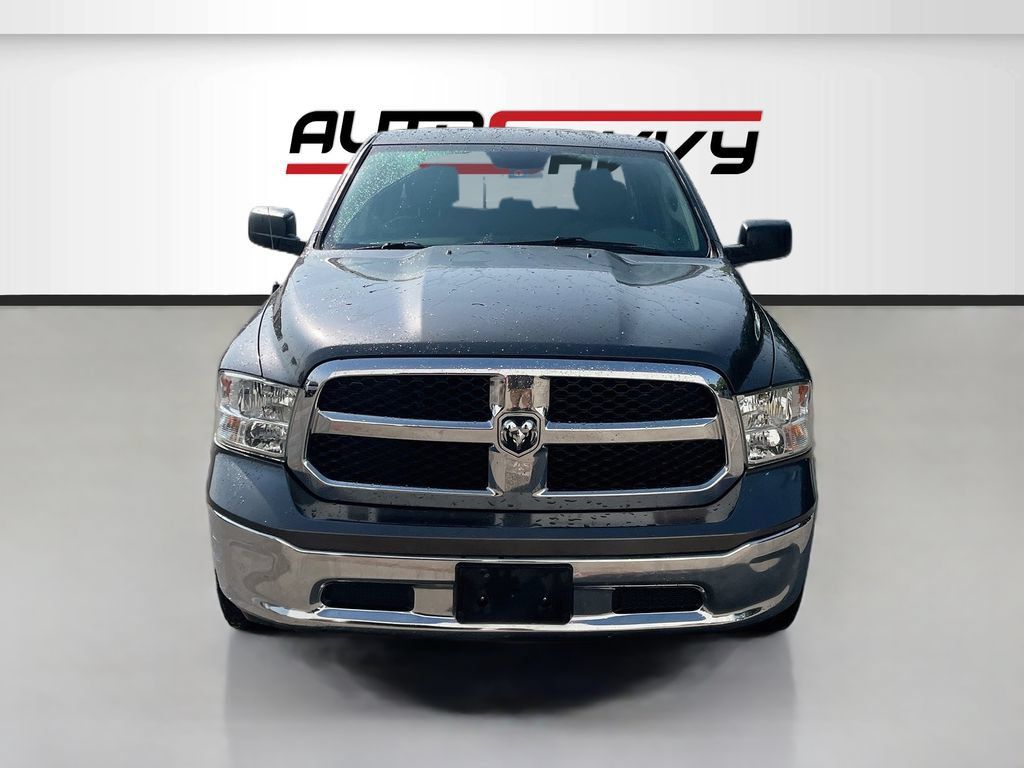 Used 2020 RAM 1500 Classic SLT AWD/4WD image 2