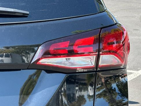 Used 2024 Chevrolet Equinox LT image 50