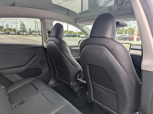 Used 2025 Tesla Model Y Long Range image 12