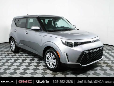 Used 2025 Kia Soul LX FWD image 1