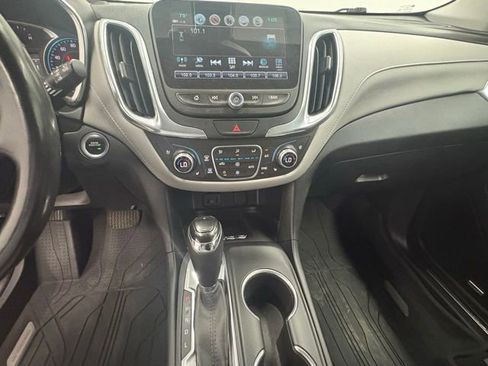 Used 2018 Chevrolet Equinox Premier w/ Infotainment II Package AWD/4WD image 22
