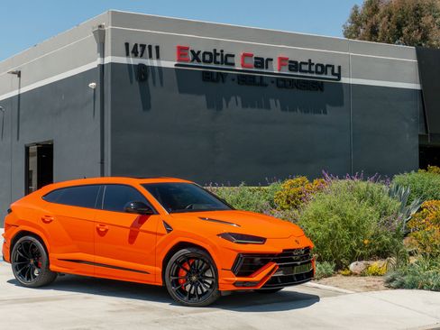 Used 2023 Lamborghini Urus S AWD/4WD image 1