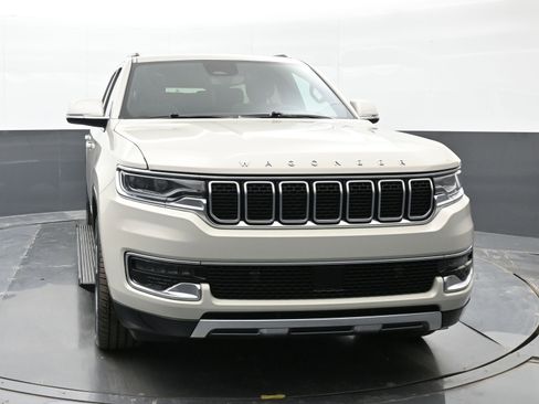 Used 2022 Jeep Wagoneer Series III w/ Premium Group I image 3