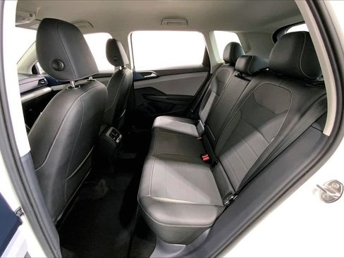 Used 2024 Volkswagen Taos SE FWD image 19