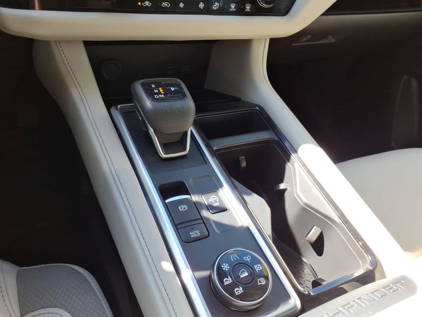 Used 2023 Nissan Pathfinder SL AWD/4WD image 19