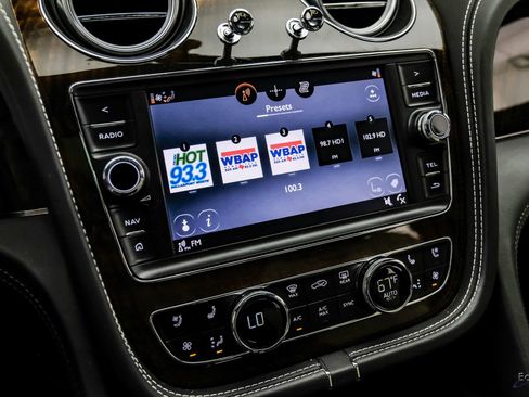 Used 2019 Bentley Bentayga image 70