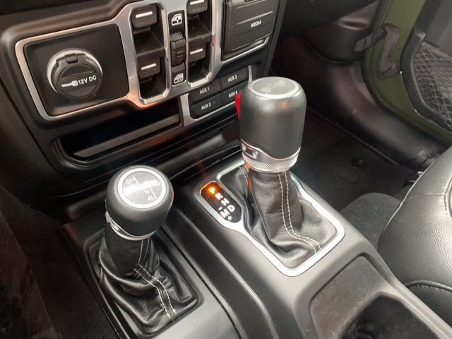 Used 2022 Jeep Wrangler Unlimited Sahara AWD/4WD image 19