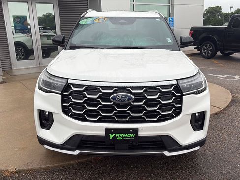 Used 2025 Ford Explorer Platinum w/ Ultimate Package AWD/4WD image 8