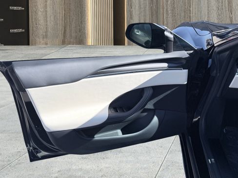 Used 2023 Tesla Model S Plaid image 60