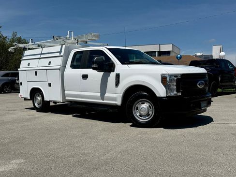 Used 2018 Ford F250 XL w/ Power Equipment Group RWD image 2
