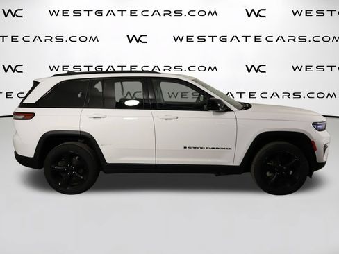 Used 2023 Jeep Grand Cherokee Limited w/ Black Appearance Package AWD/4WD image 54