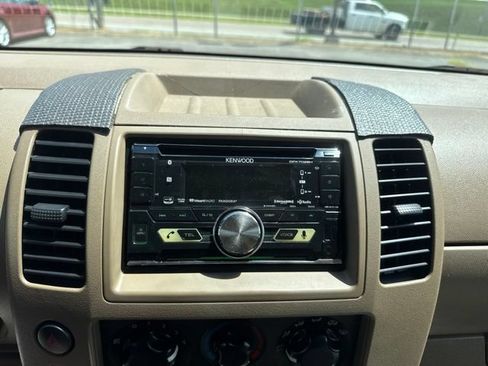 Used 2007 Nissan Frontier SE w/ SE Value Truck Pkg AWD/4WD image 16
