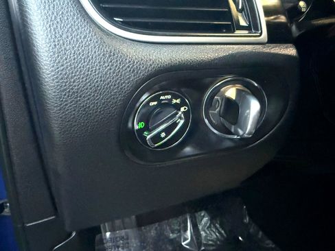 Used 2018 Porsche Macan image 36