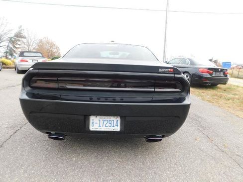 Used 2009 Dodge Challenger SRT8 w/ SRT Option Group II RWD image 22