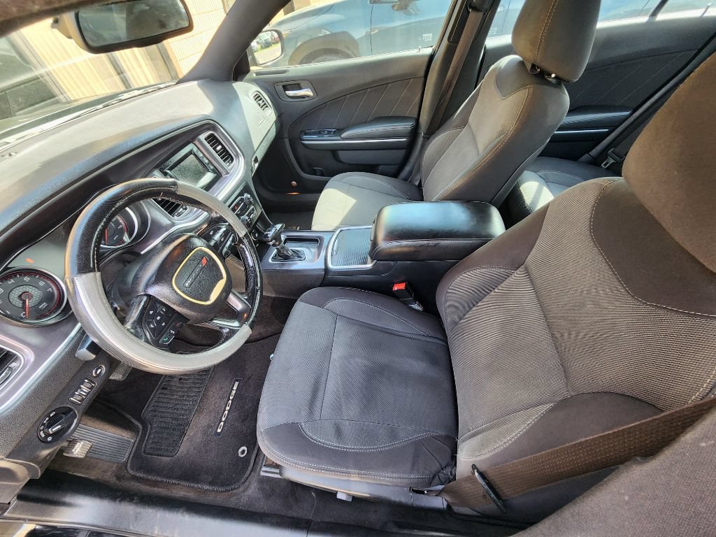 Used 2015 Dodge Charger SE w/ Popular Equipment Group RWD image 4