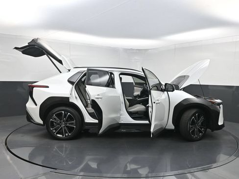 Used 2024 Toyota bZ4X AWD w/ Weather Package image 36