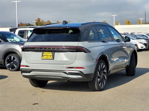 New 2026 Lincoln Nautilus Reserve w/ Jet Appearance Package image 4