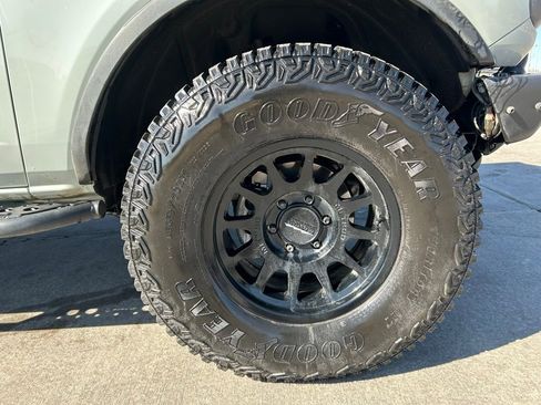 Used 2021 Ford Bronco Badlands image 11