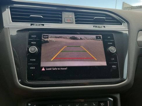 Used 2021 Volkswagen Tiguan SE FWD image 14