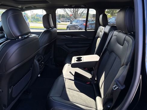 New 2025 Jeep Grand Cherokee Altitude image 23