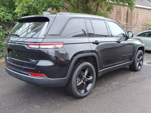 Used 2023 Jeep Grand Cherokee Limited w/ Black Appearance Package AWD/4WD image 3