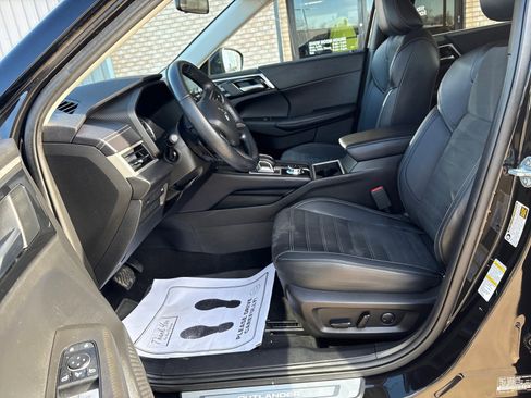 Used 2024 Mitsubishi Outlander SE image 3