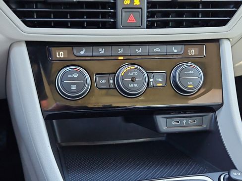 Used 2023 Volkswagen Jetta SE image 13