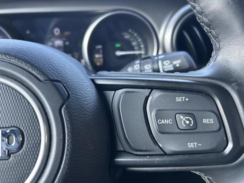 Used 2023 Jeep Wrangler Unlimited w/ Dual Top Group image 31