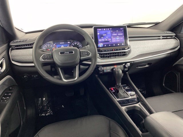 Used 2023 Jeep Compass Latitude AWD/4WD image 19