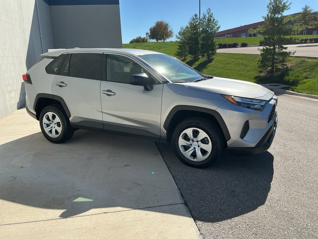 Used 2025 Toyota RAV4 LE AWD/4WD image 13