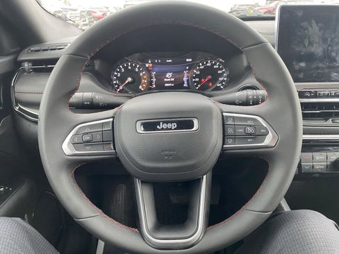 Used 2025 Jeep Compass Trailhawk image 18