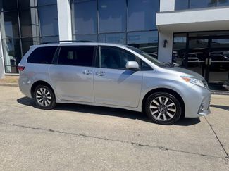Used 2020 Toyota Sienna XLE w/ XLE Navigation Package video 2