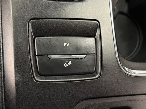 Used 2019 Ford Fusion Energi Titanium FWD image 22